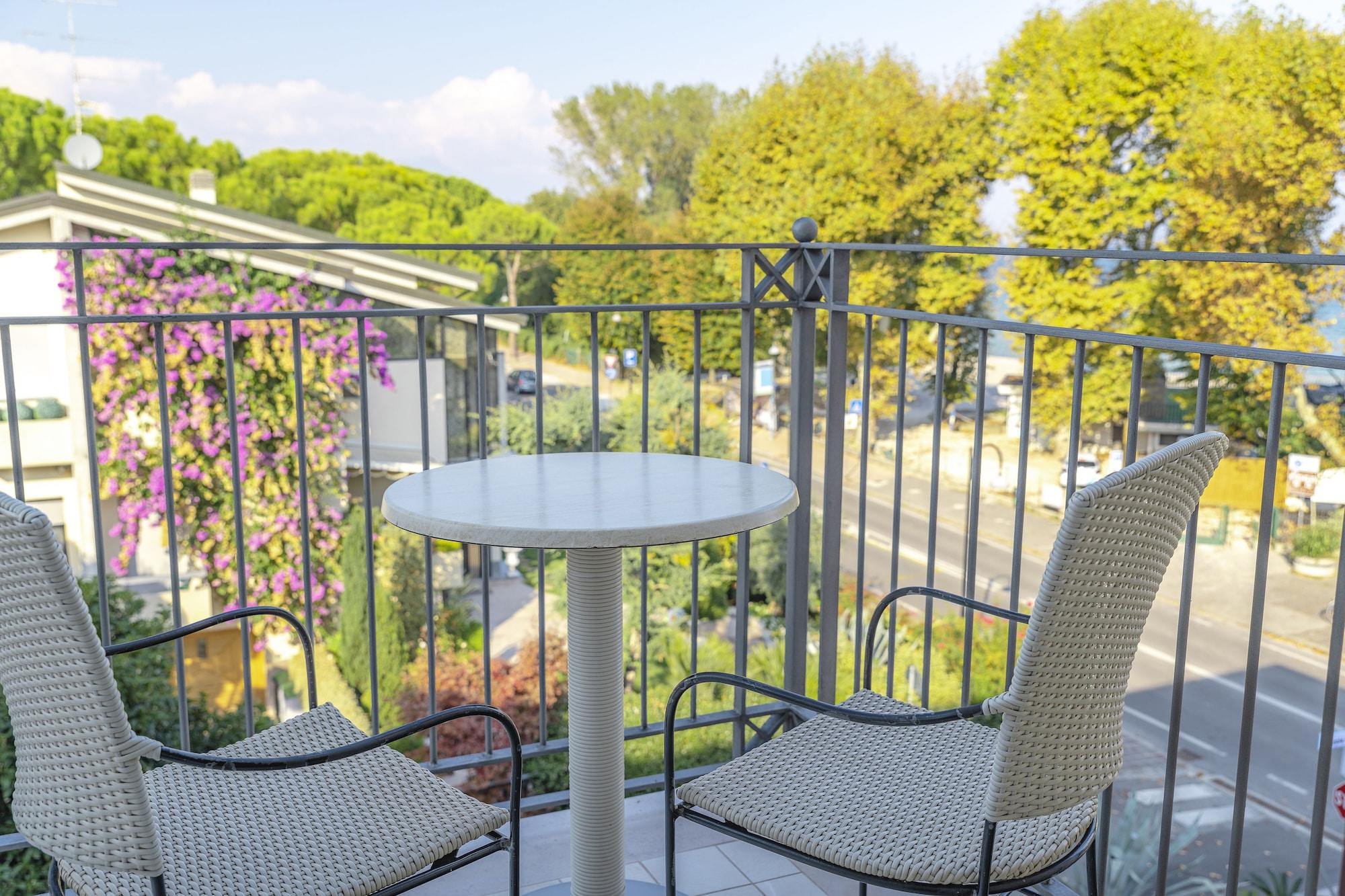 Villa Rosa Hotel Desenzano Ντεζεντσάνο ντελ Γκάρντα Εξωτερικό φωτογραφία